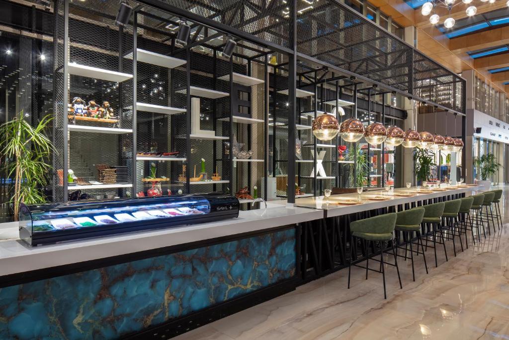 هتل نیروانا کوسمو پولیتن آنتالیا