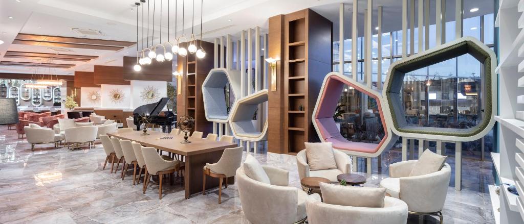 کارگزار هتل نیروانا کوسمو پولیتن آنتالیا