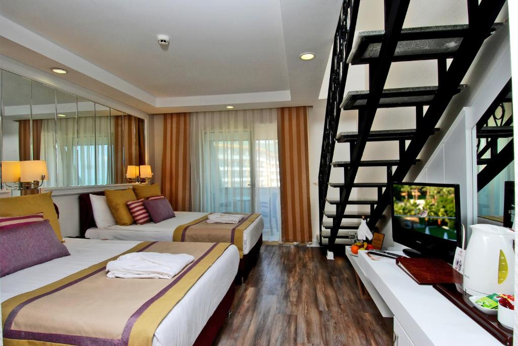 کارگزار هتل دلفین دی وا آنتالیا