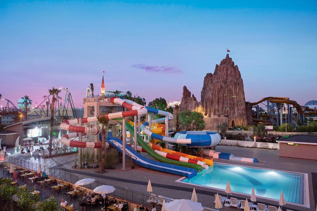 کارگزار هتل کوءینز پالاس آنتالیا