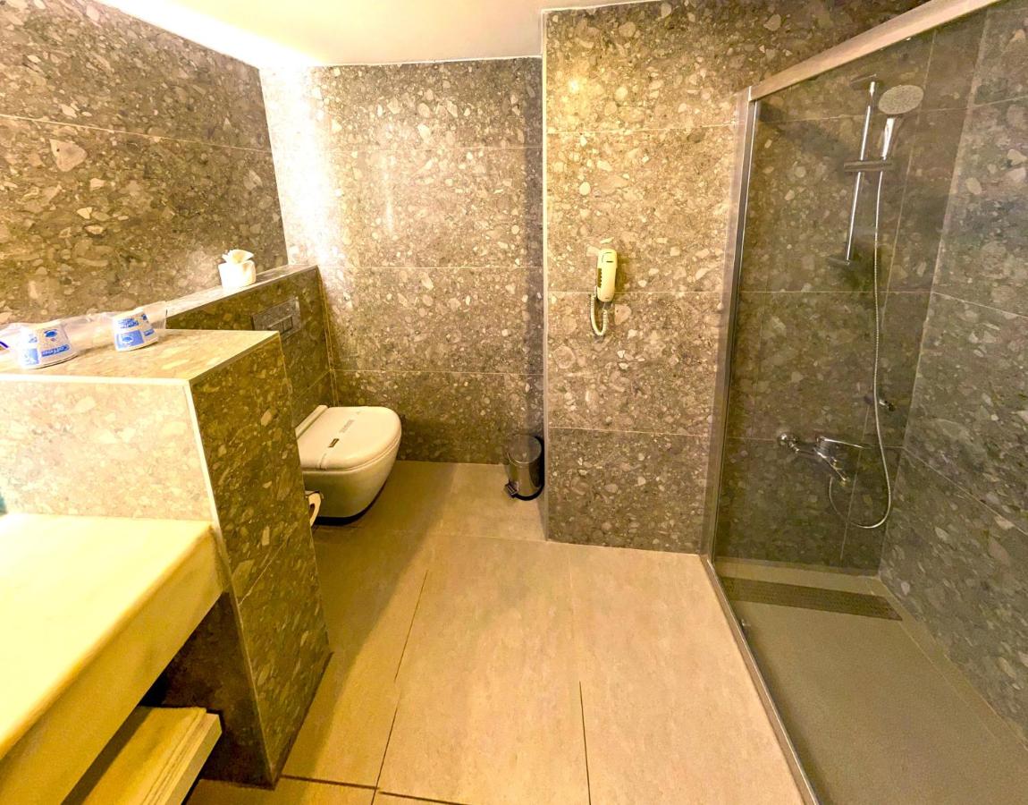 کارگزار هتل کوءینز پارک کمر آنتالیا