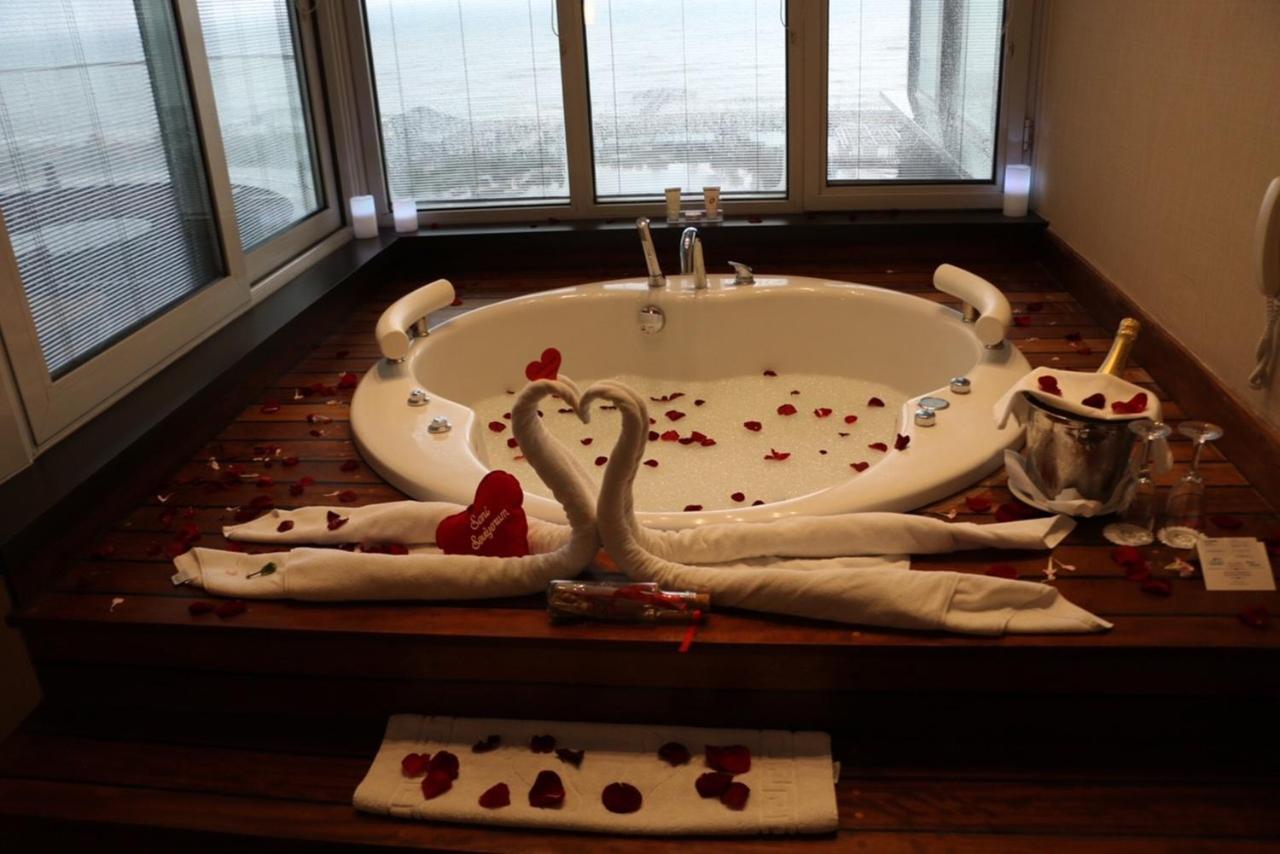 کارگزار هتل لیماک لارا دلوکس آنتالیا