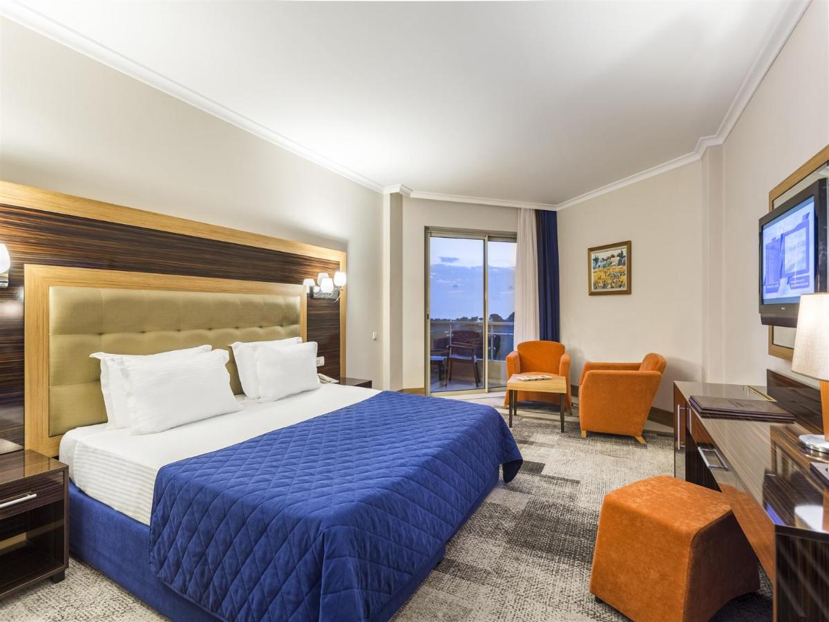 هتل پینه بیچ بلک آنتالیا