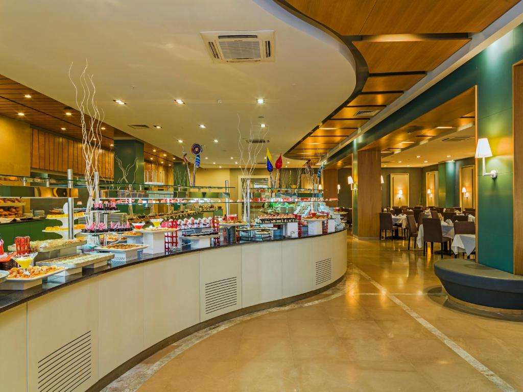 کارگزار هتل استراحتگاه شروود ریزورت آنتالیا