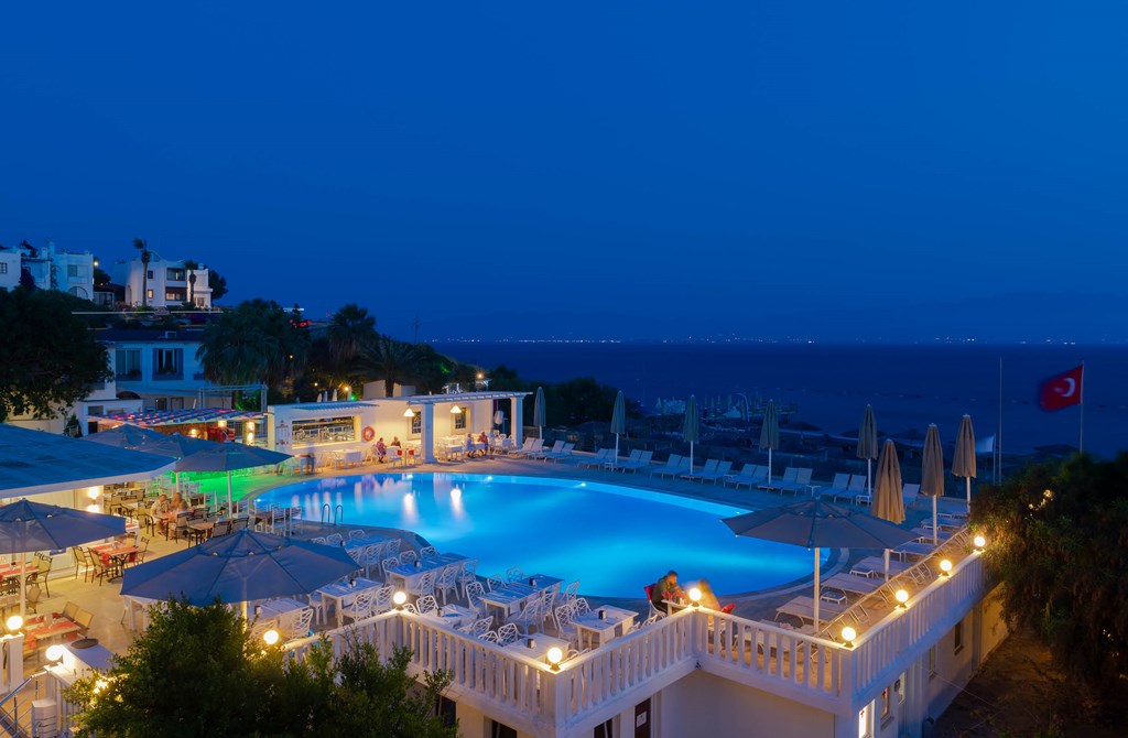 کارگزار هتل چارم بیچ بودروم