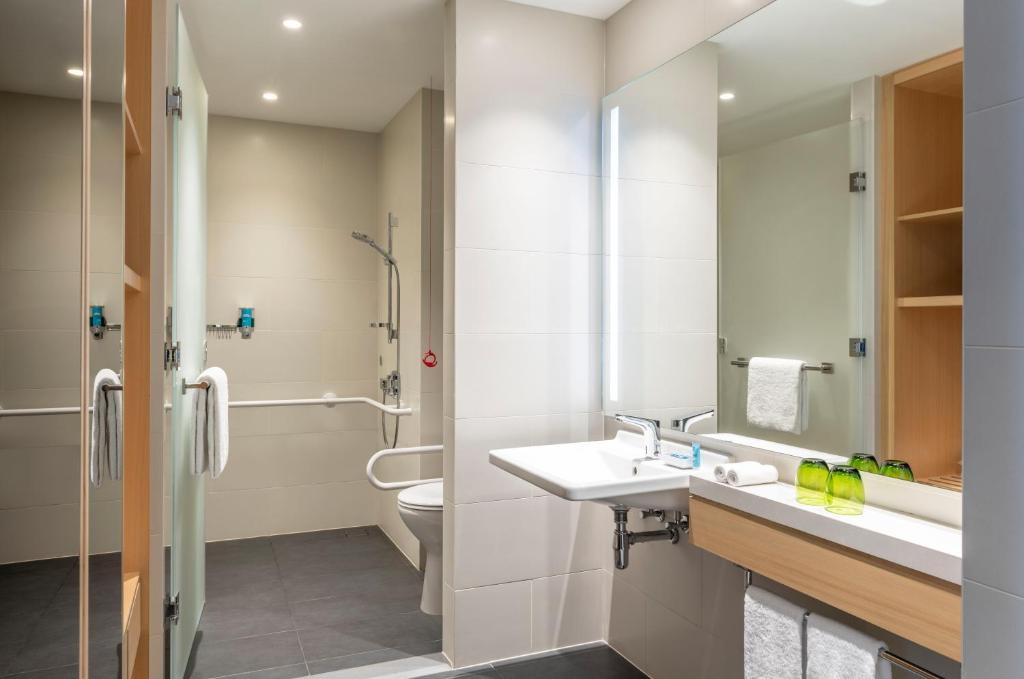 کارگزار هتل آلوفت دبی کریک دبی