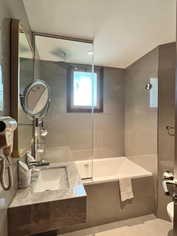 کارگزار هتل سوئیت های سیتی سیزنز (هتل آپارتمان پرل سیتی) دبی