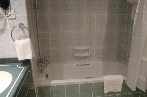 کارگزار هتل جی اس اس اونیو دلمون سابق دبی