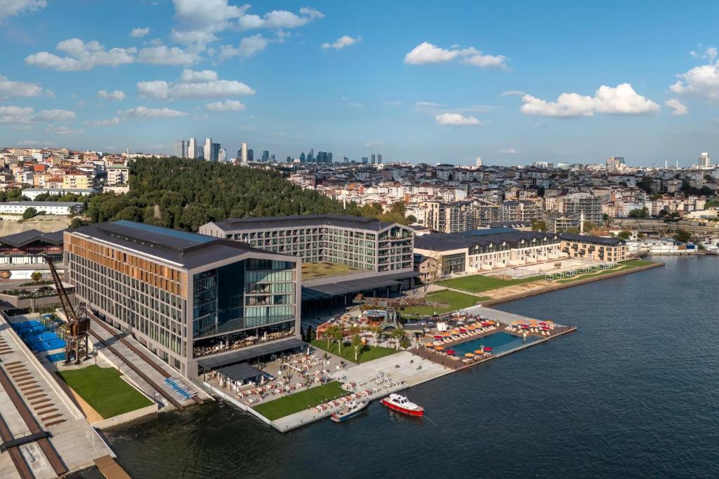 هتل ریکسوس ترسان استانبول