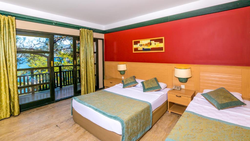 هتل گرند یازیکی کلاب مارماریس پالاس مارماریس