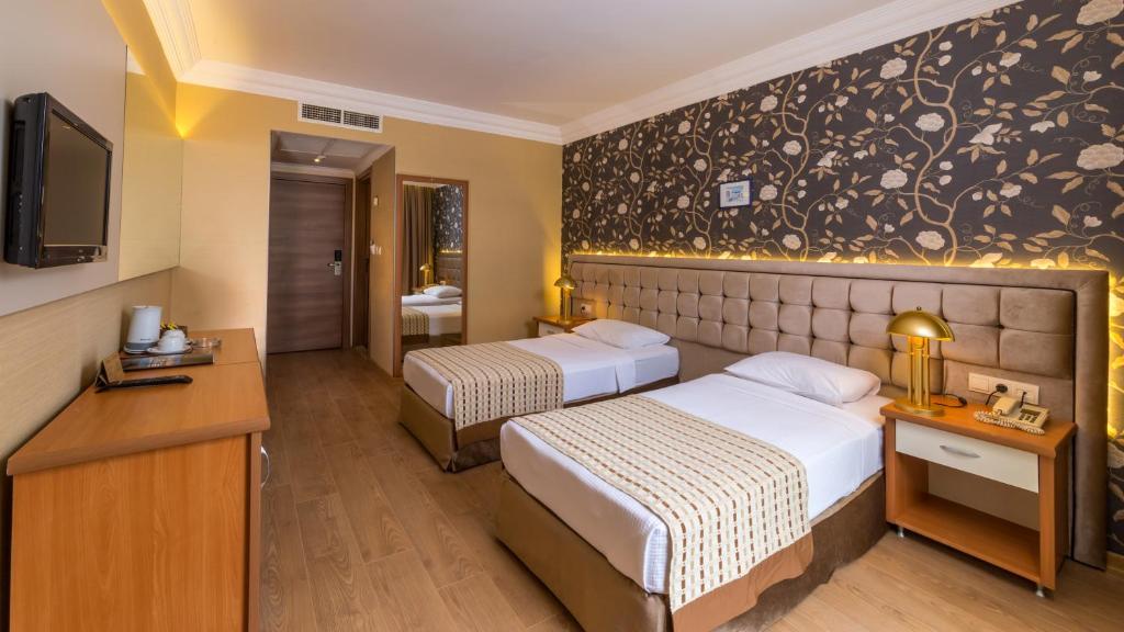 هتل ال ایتویل بیچ مارماریس