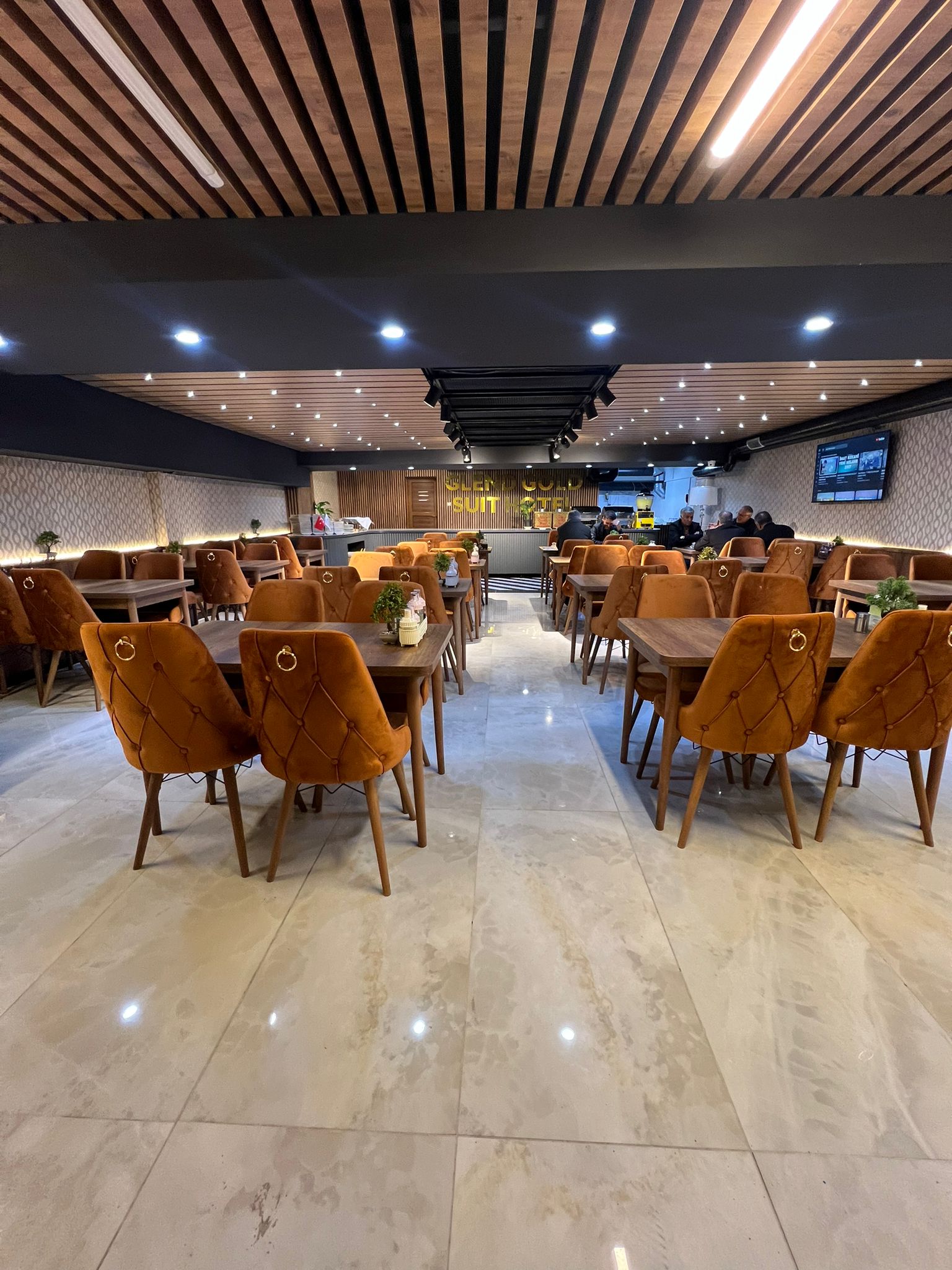 hotel Glend Gold SUIT