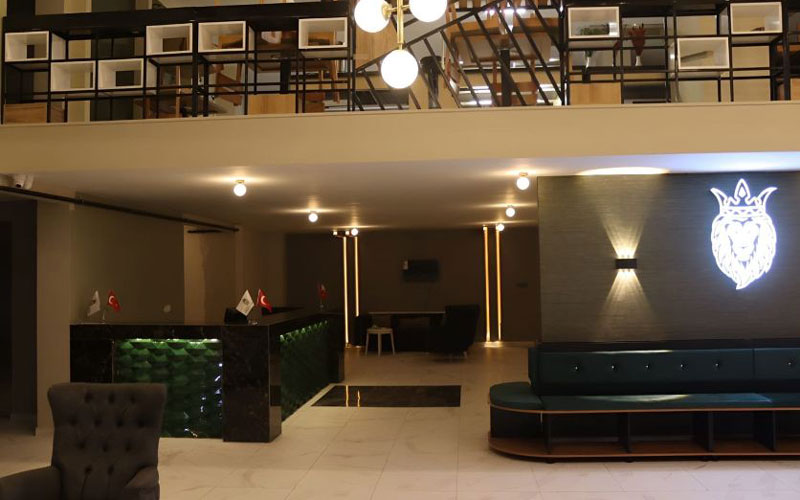 کارگزار هتل د نیلز وان