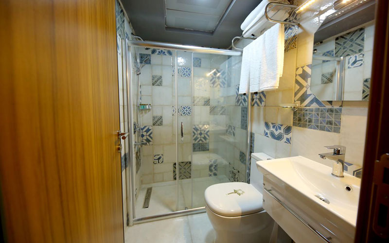 کارگزار هتل تحت پالاس وان