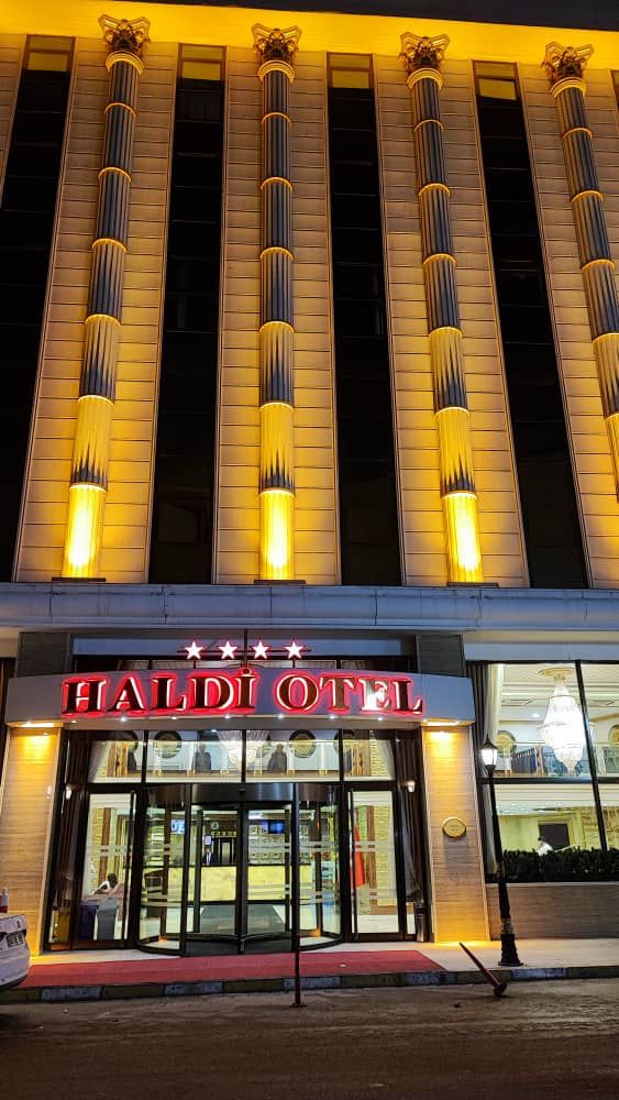 رزرو هتل هالدی